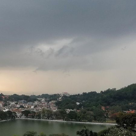 Che'S Villa Kandy Bagian luar foto