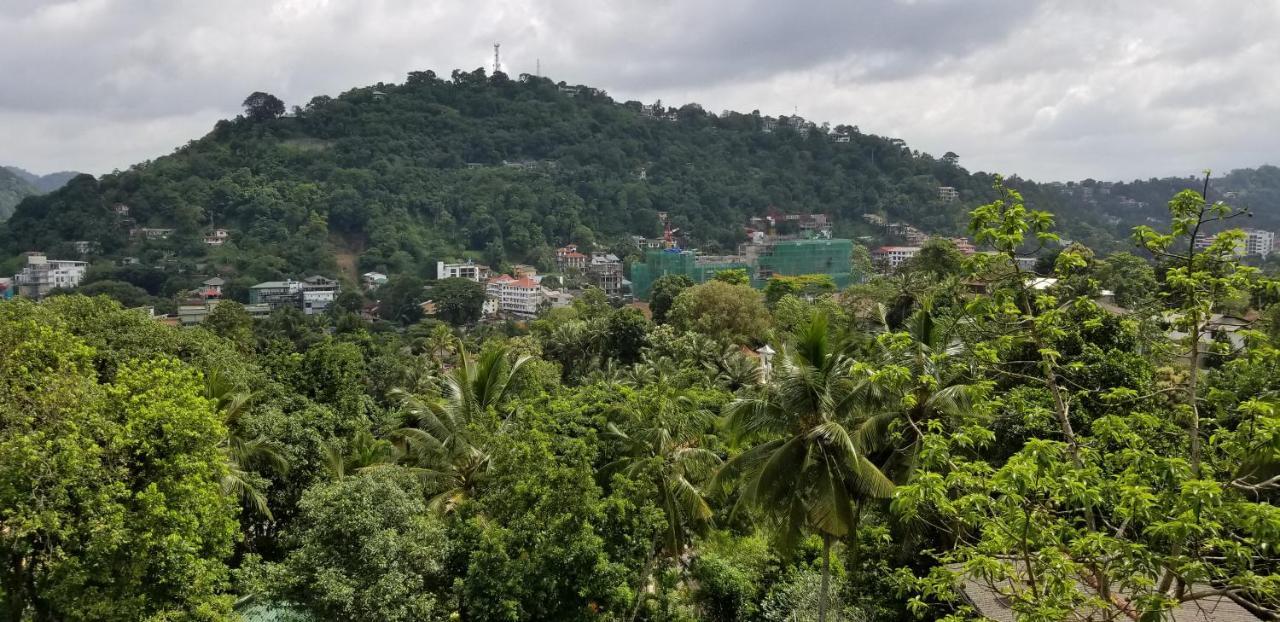 Che'S Villa Kandy Bagian luar foto