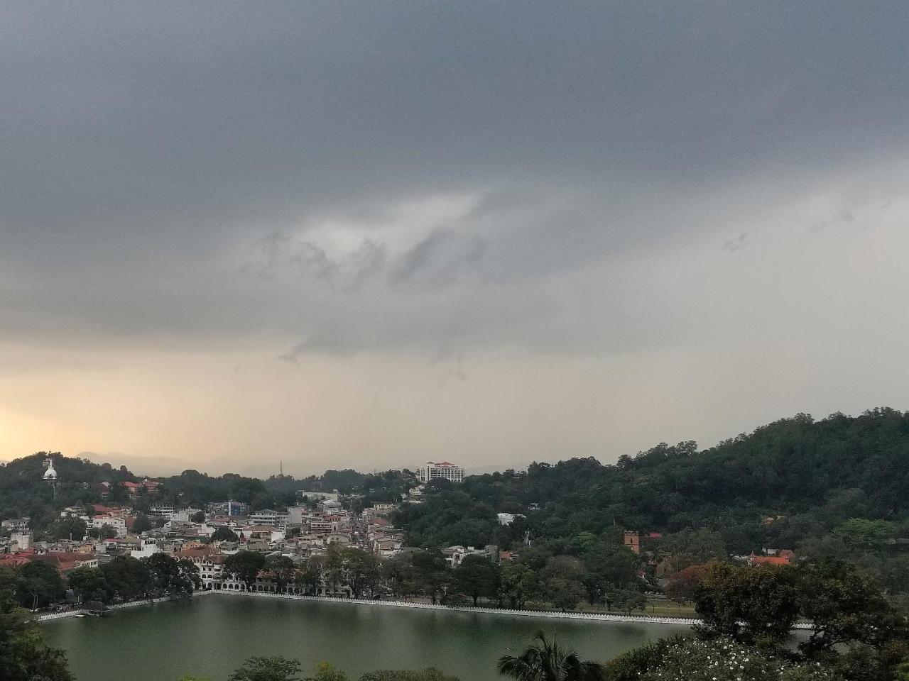 Che'S Villa Kandy Bagian luar foto